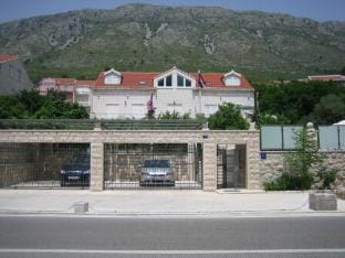 Villa Celenca - Two Bedroom Apartment with Terrace and Pool View - A1 Apartment in Dubrovnik-Neretva County