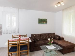 Villa Celenca - Two Bedroom Apartment with Terrace and Pool View - A1 Apartment in Dubrovnik-Neretva County