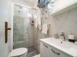 Apartment Debos - One-Bedroom Apartment with Balcony and Sea View Apartment in Dubrovnik