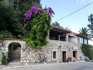 Villa Mirjana - Comfort Studio Apartment with Terrace and Sea View Cikas Apartment in Mlini