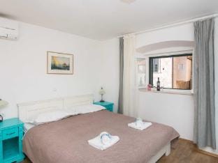 Guest House Lumin - Double Room with City View First Floor - BR1 Apartment in Dubrovnik
