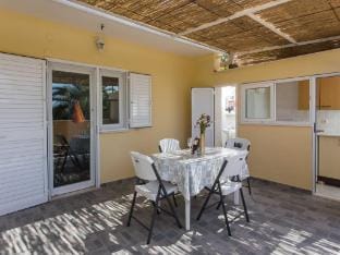 Apartments Djurkovic - Two-Bedroom Apartment with Shared Terrace and Sea View Apartment in Srebreno