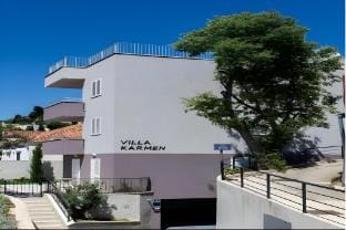 Apartments Villa Karmen - Two-Bedroom Apartment with Balcony and Sea View Luci Apartment in Dubrovnik