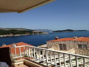 Apartment Paco - Three-Bedroom Apartment with Balcony and Sea View Apartment in Dubrovnik