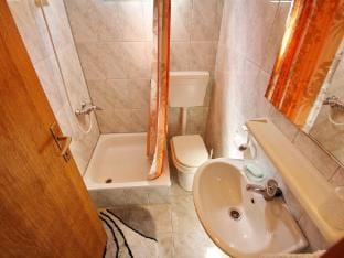 bedroom apartment with garden Apartment in Dubrovnik-Neretva County