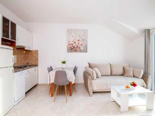 Apartments Azzurro- One Bedroom Apartment with Terrace and Hot Tub Apartment in Dubrovnik