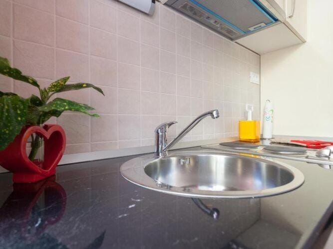Villa Iveta - Two-Bedroom Apartment with Terrace and Sea View Niksa Apartment in Dubrovnik