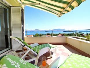 Apartments Gusti - Two-Bedroom Apartment with Balcony and Sea View Apartment in Dubrovnik-Neretva County