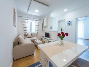 Apartments Lucija - Two Bedroom Apartment with Balcony and Sea View Apartment in Dubrovnik