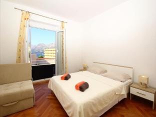 Apartment Dubreta with balcony Apartment in Cavtat
