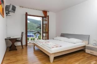 Villa Celenca - Double Room with Balcony and Sea View Apartment in Dubrovnik-Neretva County