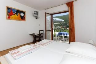 Villa Celenca - Double Room with Balcony and Sea View Apartment in Dubrovnik-Neretva County