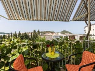 Guest House Bradas- Twin Room with Shared Bathroom No4 Apartment in Dubrovnik