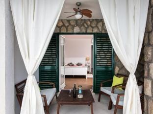 Villa Mirjana - Studio Apartment with Terrace and Sea View Bogumila Apartment in Mlini