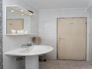 Villa Mirjana - Studio Apartment with Terrace and Sea View Bogumila Apartment in Mlini