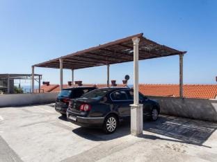 Guest House Kono - One-Bedroom Apartment with Patio and Sea View - Marka Gjaje Street Apartment in Dubrovnik