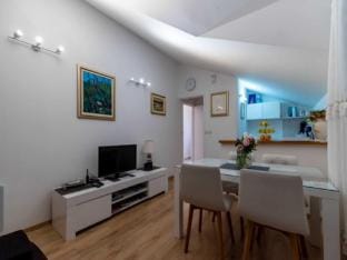Guest House Kono - One-Bedroom Apartment with Patio and Sea View - Marka Gjaje Street Apartment in Dubrovnik