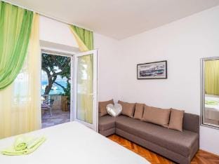 Apartments Nikolina LU -  Two-Bedroom Apartment with Terrace Apartment in Dubrovnik-Neretva County