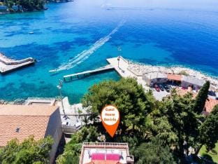 Guest House Daniela - Double Room with Terrace and Sea View - SOBA 8 Apartment in Mlini