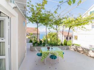 Studio apartment with terrace sea view Apartment in Split-Dalmatia County