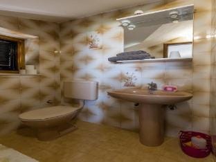 Apartments Kisic - Two-Bedroom Apartment with Balcony and Sea Viewpotkrovlje Apartment in Mlini
