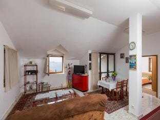 Apartments Kisic - Two-Bedroom Apartment with Balcony and Sea Viewpotkrovlje Apartment in Mlini