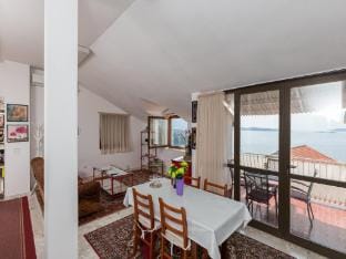 Apartments Kisic - Two-Bedroom Apartment with Balcony and Sea Viewpotkrovlje Apartment in Mlini