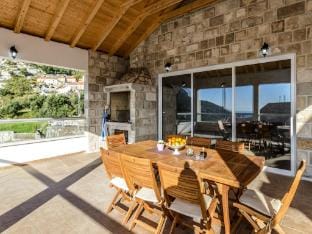 Villa Pave - Six-Bedroom Villa with Terrace and Swimming Pool Villa in Dubrovnik-Neretva County