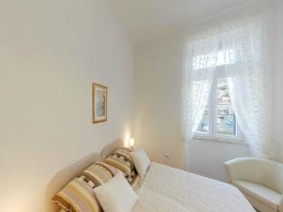 Apartment Mihe - Two-Bedroom Apartment with Balcony and Sea View Apartment in Dubrovnik