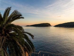 Guest House Rooms Rose - Romantic Double Room with Balcony and Sea View No.1 Apartment in Dubrovnik-Neretva County