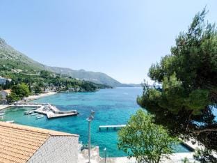 Guest House Daniela - Double Room with Balcony and Partial Sea View Apartment in Mlini
