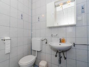 Guest House Daniela - Double Room with Balcony and Partial Sea View Apartment in Mlini