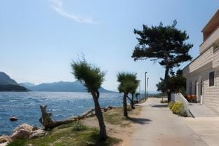 Apartments Bezek - Studio Apartment with Sea View Apartment in Dubrovnik-Neretva County