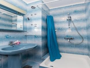 Apartments Kisic-Three Bedroom Apartment with Sea View Apartment in Mlini