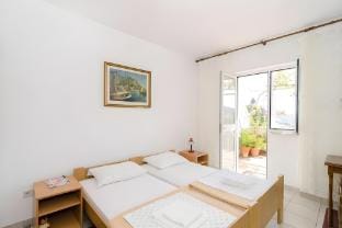 Apartment near beach with terrace Apartment in Dubrovnik