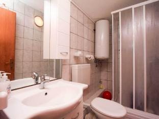 Apartments Eres Zuronja-One-Bedroom Apartment with Sea View 2 Apartment in Putniković