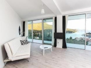 Five Bedroom Villa with Private Pool  Sea View Villa in Dubrovnik-Neretva County