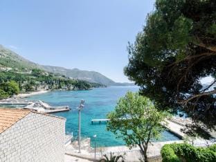 Guest House Daniela - Standard Double Room with Sea View - SOBA 1 Apartment in Mlini