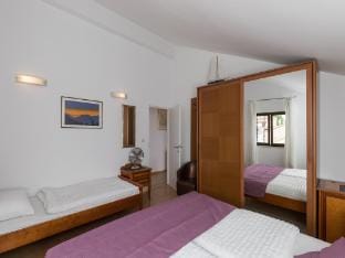 Guest House Kono - Two-Bedroom Apartment with Balcony and Sea View - Marka Gjaje Street Apartment in Dubrovnik
