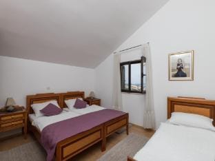 Guest House Kono - Two-Bedroom Apartment with Balcony and Sea View - Marka Gjaje Street Apartment in Dubrovnik