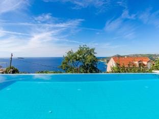 Six Bedroom Villa with Terrace and Swimming Pool Villa in Mlini