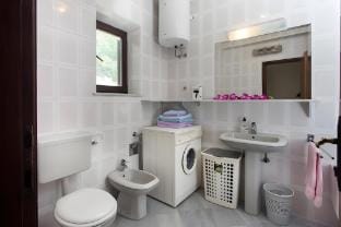 Three bedroom apartment with balcony Apartment in Dubrovnik