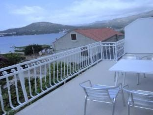 Apartments Marija Slano- Two-Bedroom Apartment with Balcony and Sea View - 2 B Apartment in Dubrovnik-Neretva County