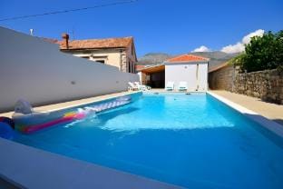Holiday Home Belmondo- Three Bedroom Home with Terrace and Private Pool A6 Vacation rental in Dubrovnik-Neretva County