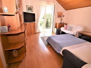 bedroom apartment with garden Apartment in Srebreno