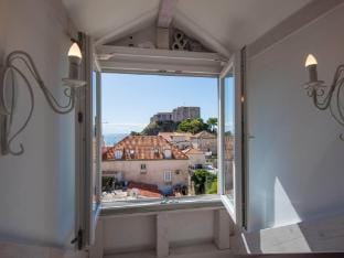 Guest House Gugily - Three Bedroom Apartment with City and Sea View Apartment in Dubrovnik