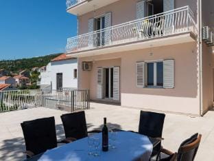 Apartments Marmo - Comfort One Bedroom Apartment with Balcony and Sea View Apartman 2 Apartment in Mlini