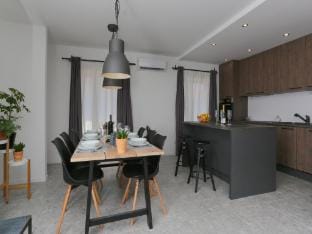 Apartments Martic - Three Bedroom Apartment with Balconies and Sea View - ST Apartment in Split-Dalmatia County