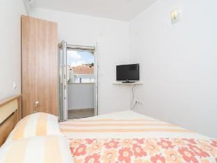 Apartments  Rooms Barisic - Studio Apartment with Balcony and City View First Floor-APT 10 Apartment in Srebreno