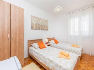 Rooms Ivo - Twin Room with Shared Bathroom Apartment in Dubrovnik